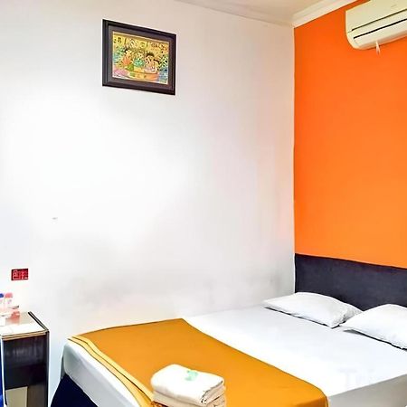 Mira Hotel Banjarmasin  Buitenkant foto