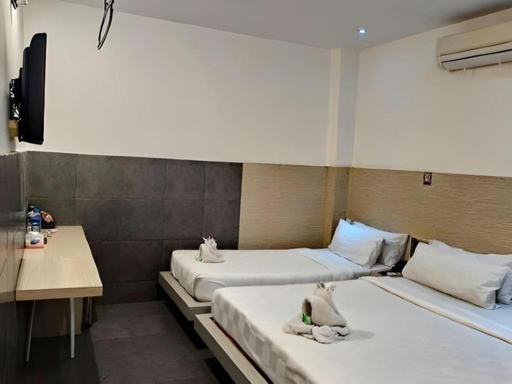 Mira Hotel Banjarmasin  Buitenkant foto