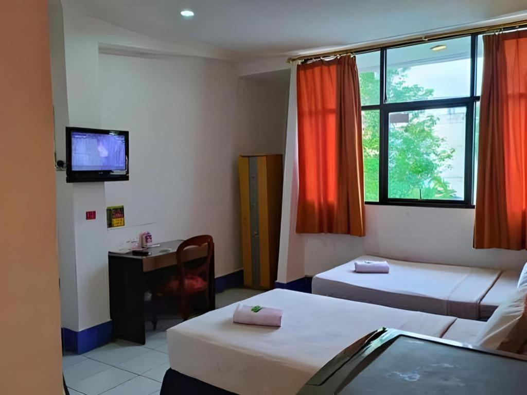 Mira Hotel Banjarmasin  Buitenkant foto