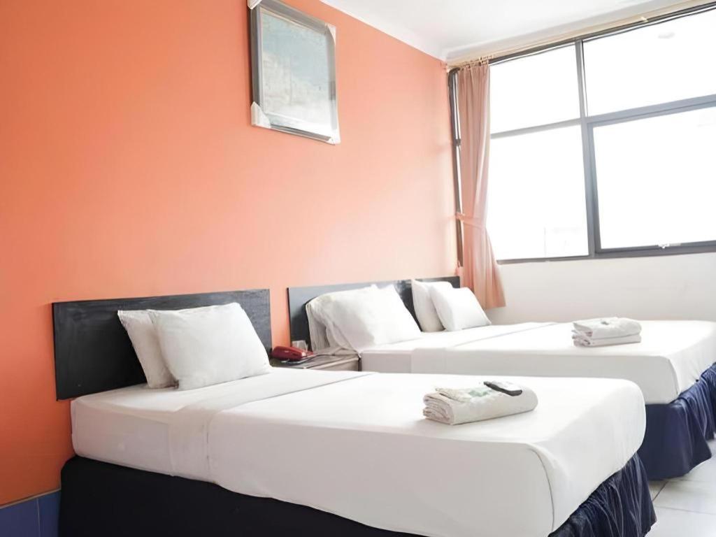 Mira Hotel Banjarmasin  Buitenkant foto