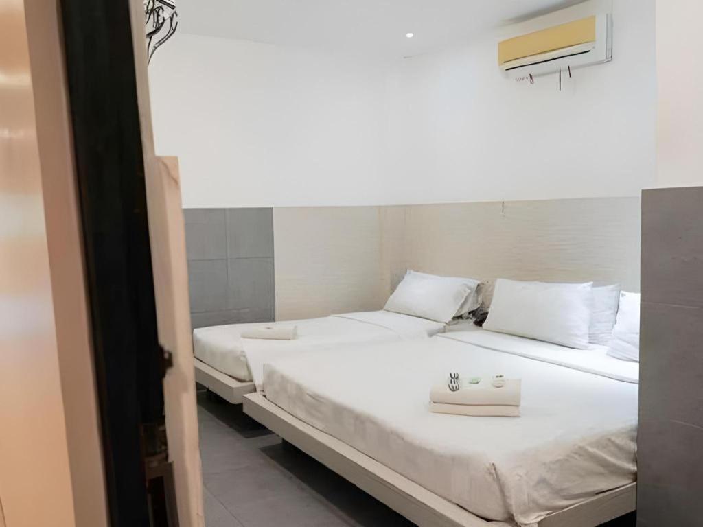 Mira Hotel Banjarmasin  Buitenkant foto