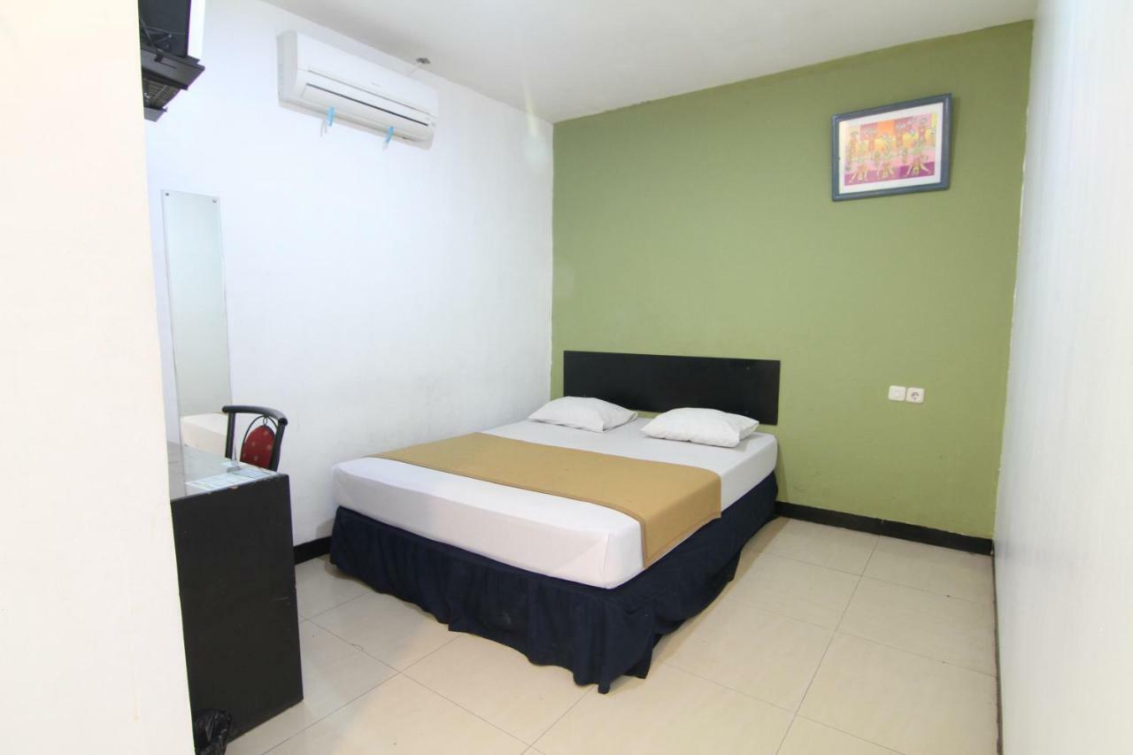 Mira Hotel Banjarmasin  Buitenkant foto