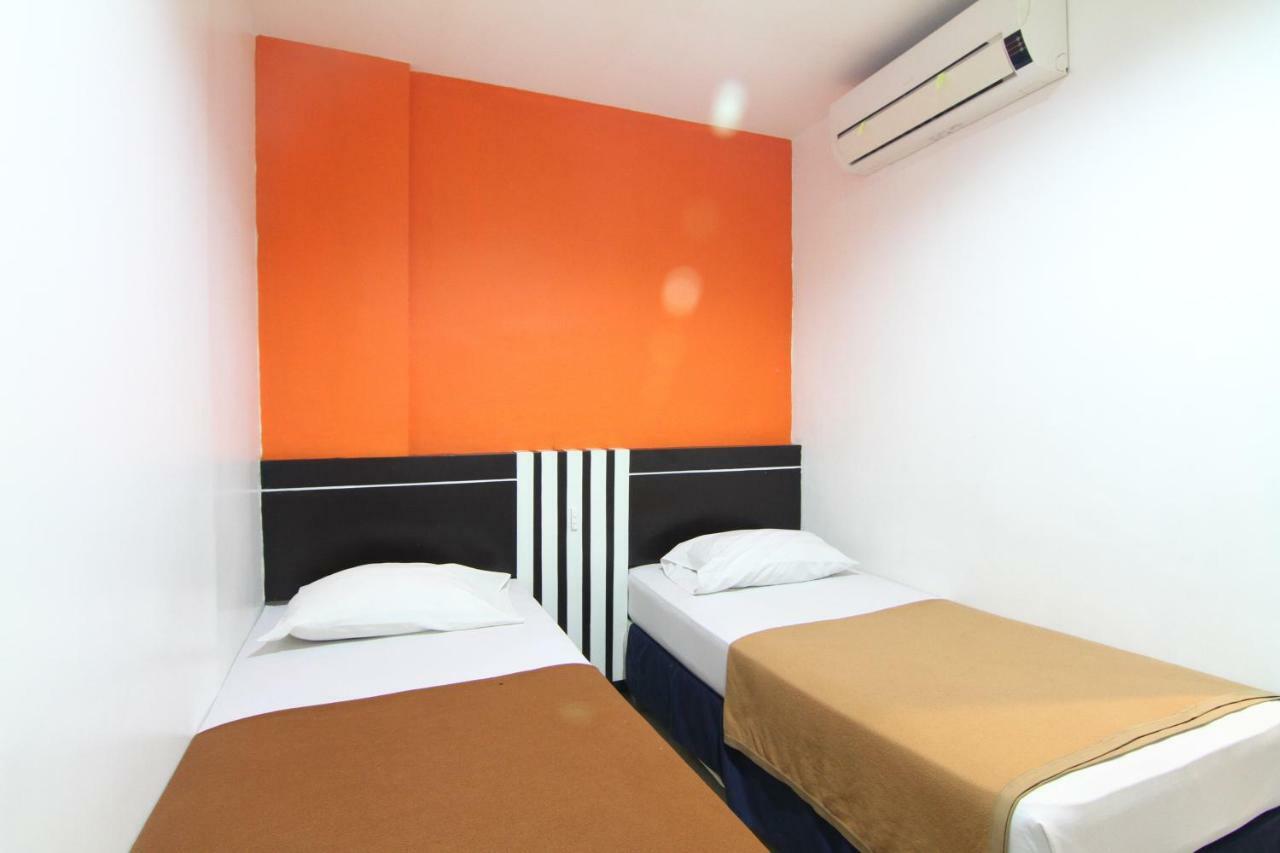 Mira Hotel Banjarmasin  Buitenkant foto