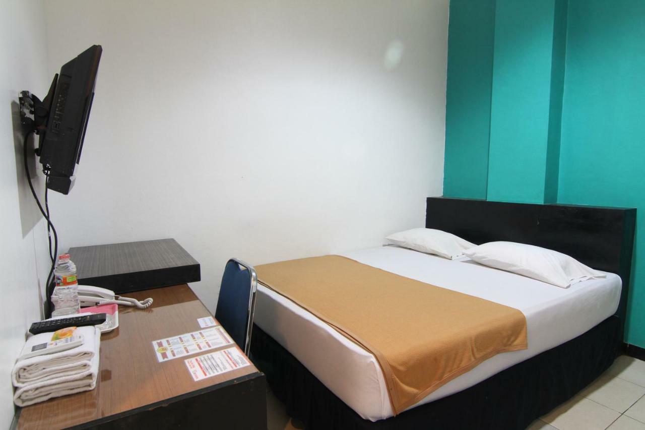 Mira Hotel Banjarmasin  Buitenkant foto
